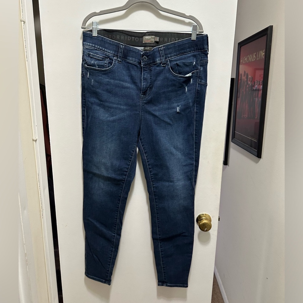 NWOT Torrid Bombshell Skinny Jeans